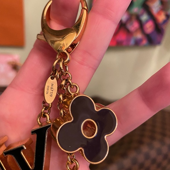 ❤️TRADED❤️Louis Vuitton FLEUR DE MONOGRAM BAG CHARM - Picture 5 of 7